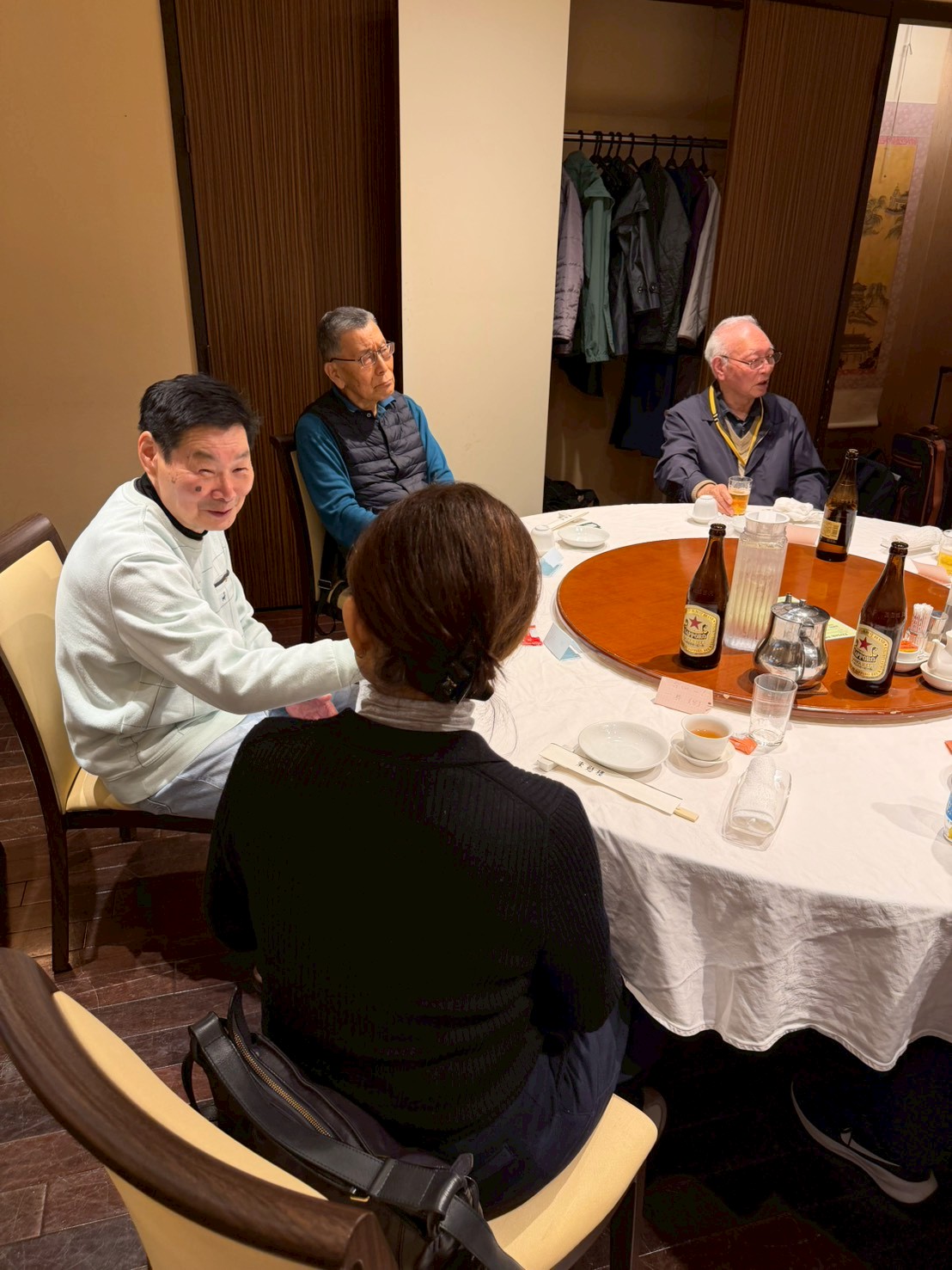 熱心に語り合う様子